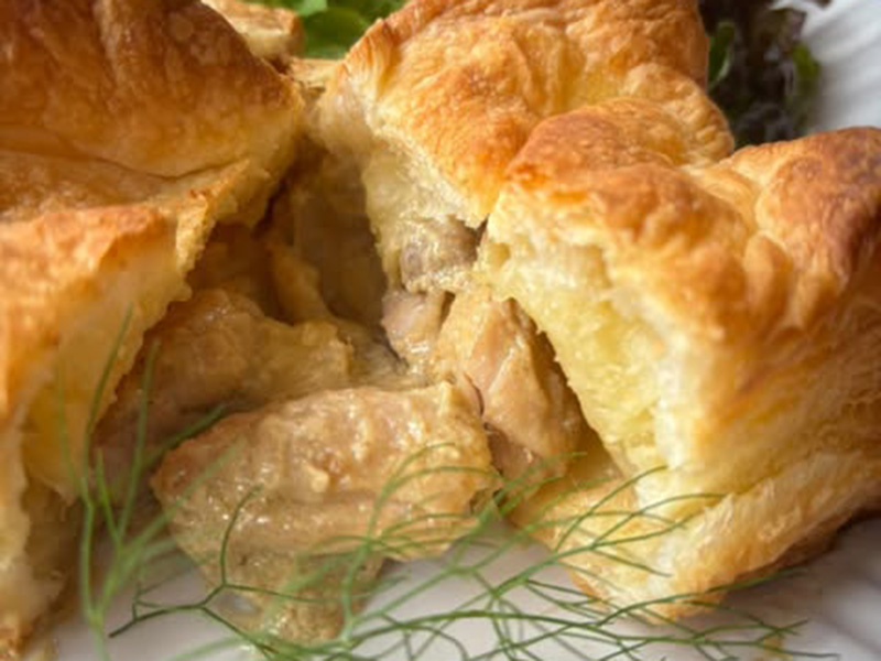 粗挽きソーセージとカリーパイ