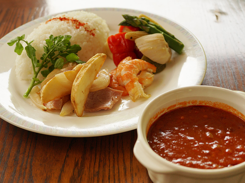 ジャーマンポテト、赤えび、いろいろ野菜のレッドカレー